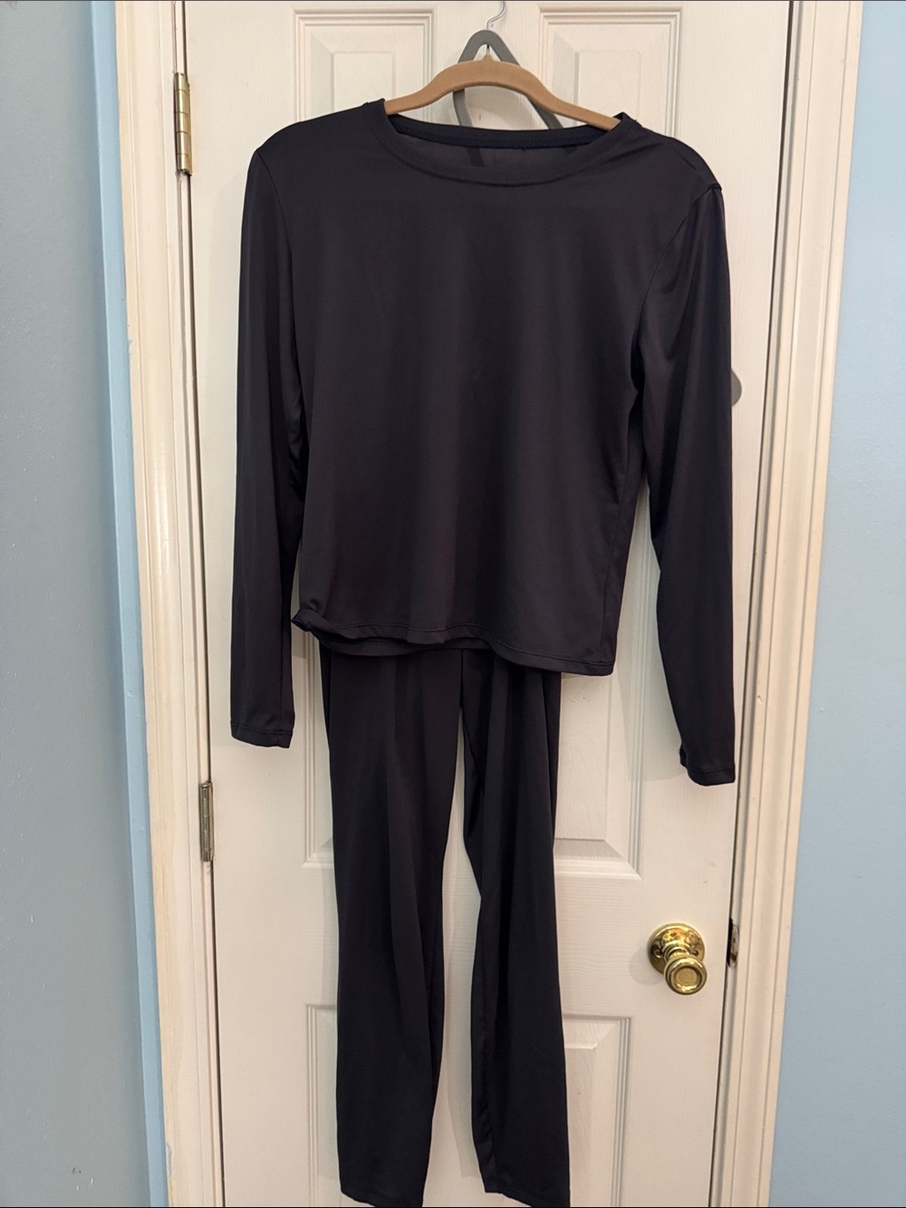 Patagonia Women’s Long Sleeve Black top and pants